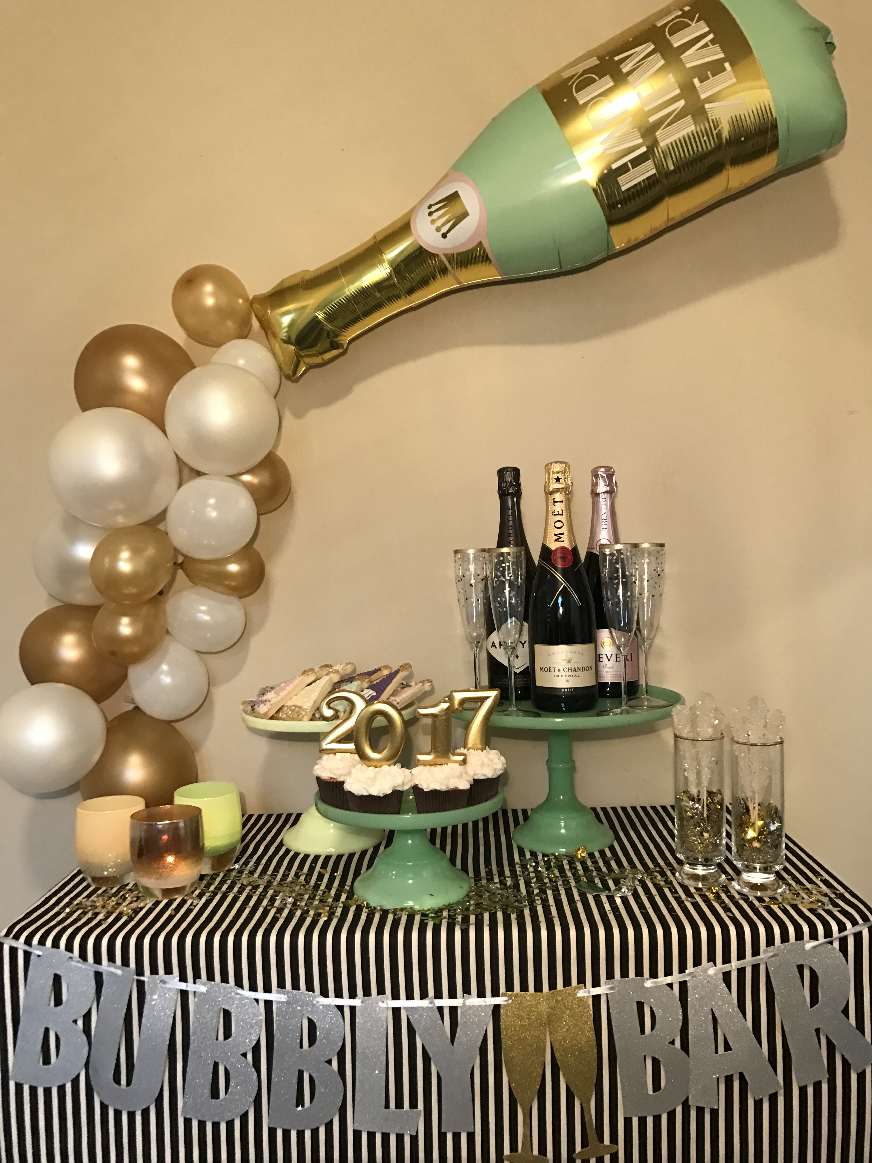https://juliewendell.com/2016/12/29/creating-a-bubbly-bar/bubbly-bar-18/